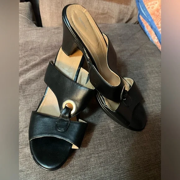 Black Sandal Size 11W - Picture 3 of 7